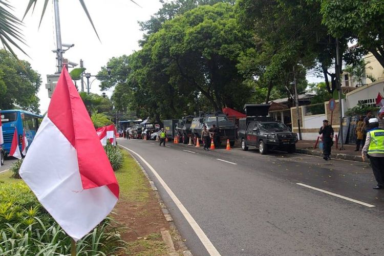 Situasi jalan di depan kantor KPU, Menteng, Jakarta Pusat, sebelum aksi massa, Jumat (1/3/2019).