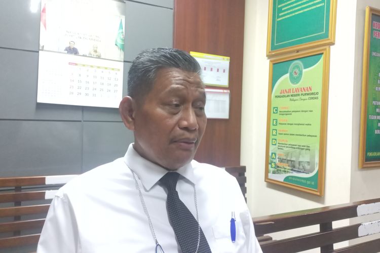 Prof. Dr. Mudzakkir pakar hukum hukum pidana Universitas Islam Indonesia (UII) Yogyakarta beri kesaksian hukum dalam kasus Caleg libatkan anak-anak di Purworejo, Jawa Tengah. 