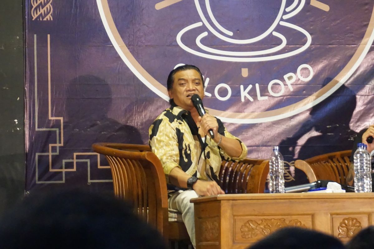 Didi Kempot penyanyi campursari saat di wedangan gulo klopo Kota Solo