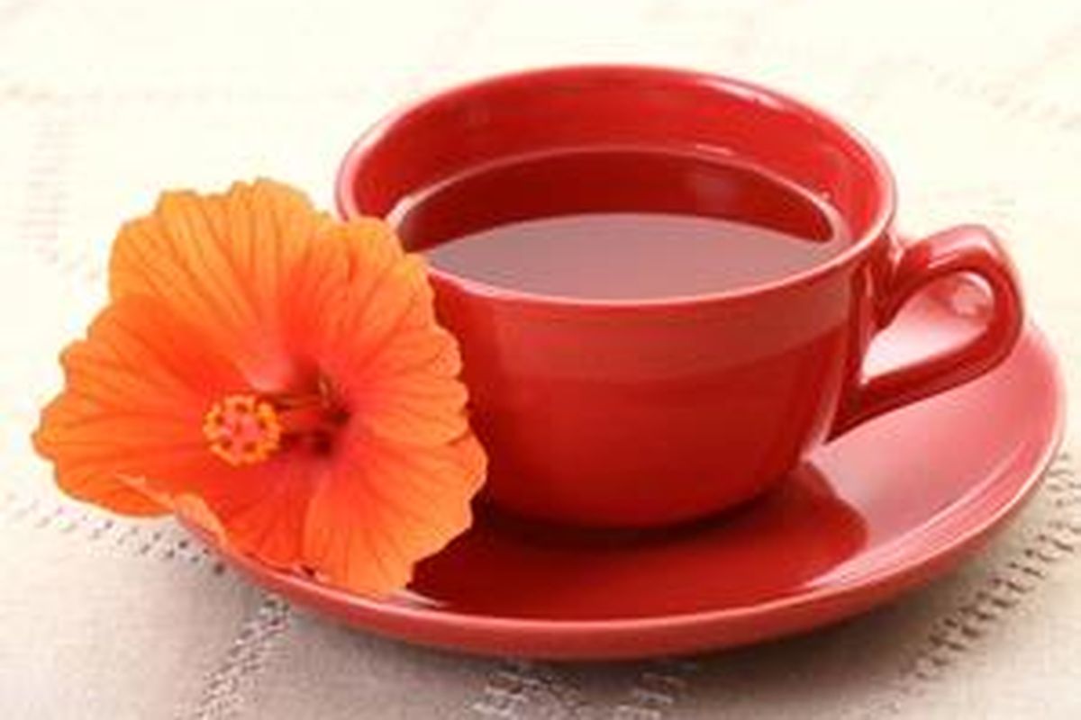 Teh rosella dipercaya bisa membantu menurunkan kadar kolesterol.