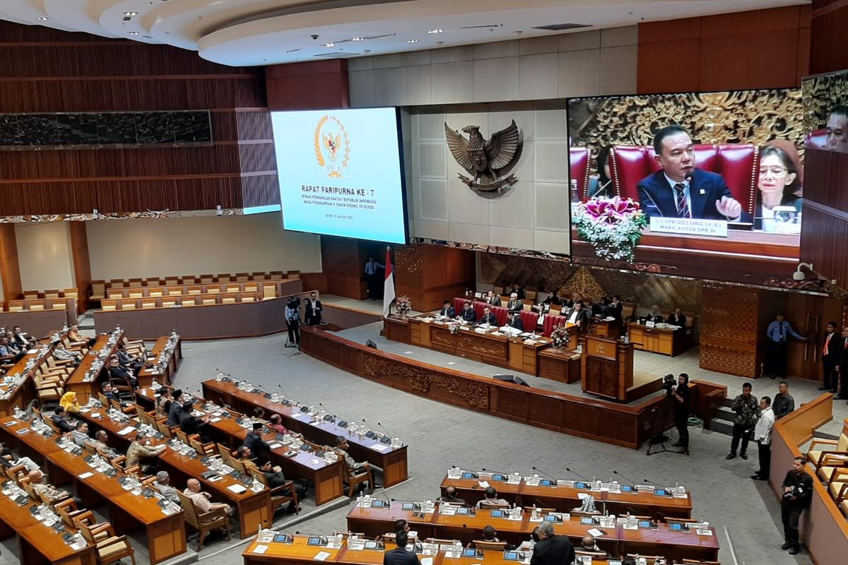 Rapat paripurna pembukaan Masa Persidangan II tahun 2019-2020 di Kompleks Parlemen, Senayan, Jakarta, Senin (13/1/2020).
