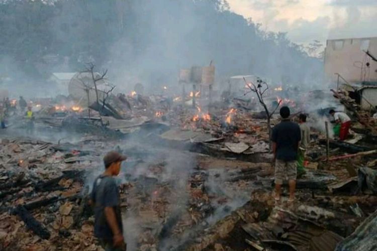 Puluhan rumah warga di Desa Baturotok, Kecamatan Batulanteh, Kabupaten Sumbawa, Nusa Tenggara Barat, ludes terbakar.