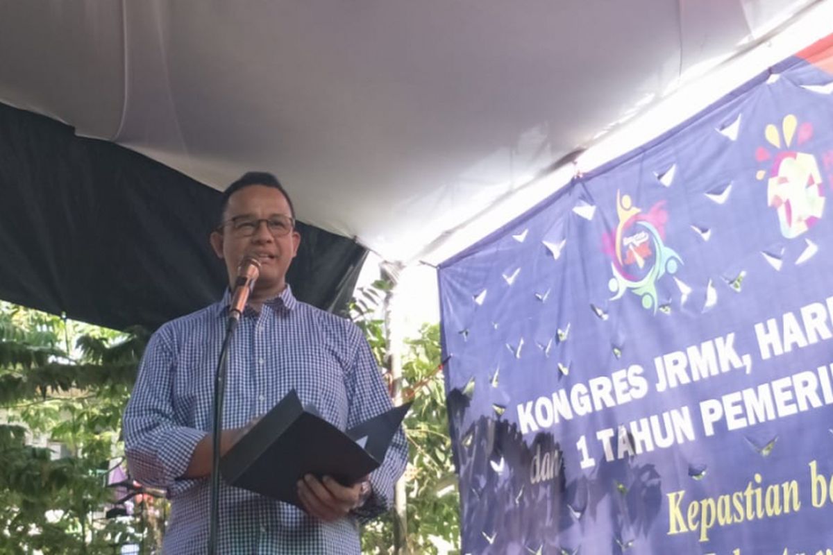 Gubernur DKI Jakarta Anies Baswedan dalam acara yang digelar Jaringan Rakyat Miskin Kota (JRMK) Jakarta di Kampung Rawa, Kebon Jeruk, Jakarta Barat, Minggu (7/10/2018).