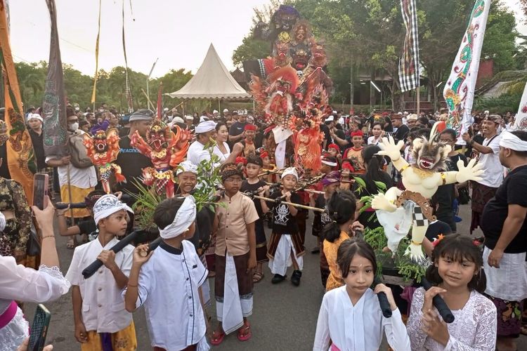 Upacara Tawur Kesanga, Festival Ogoh-ogoh dan pagelaran seni budaya menyambut Hari Raya Nyepi tahun baru Saka 1945 di Batam, Kepulauan Riau (Kepri) berjalan meriah.