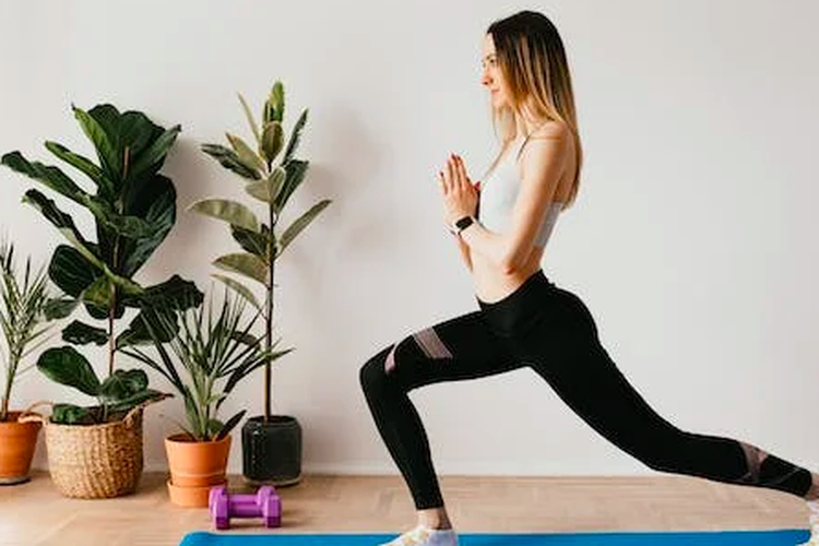 tips mencegah asam lambung dengan yoga.