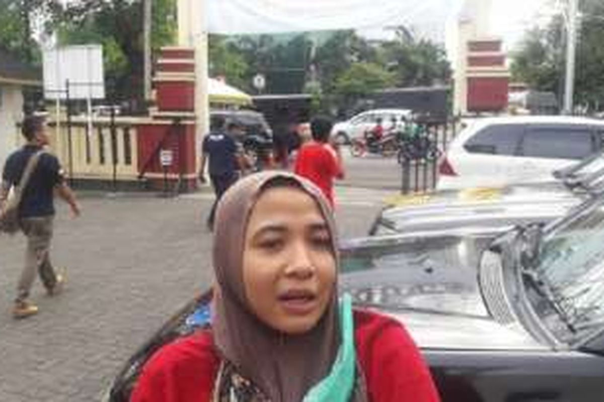 Sri Handayani (25) saat melaporkan kasus yang menimpanya ke Polres Jakarta Pusat, Jumat (6/1/2017).