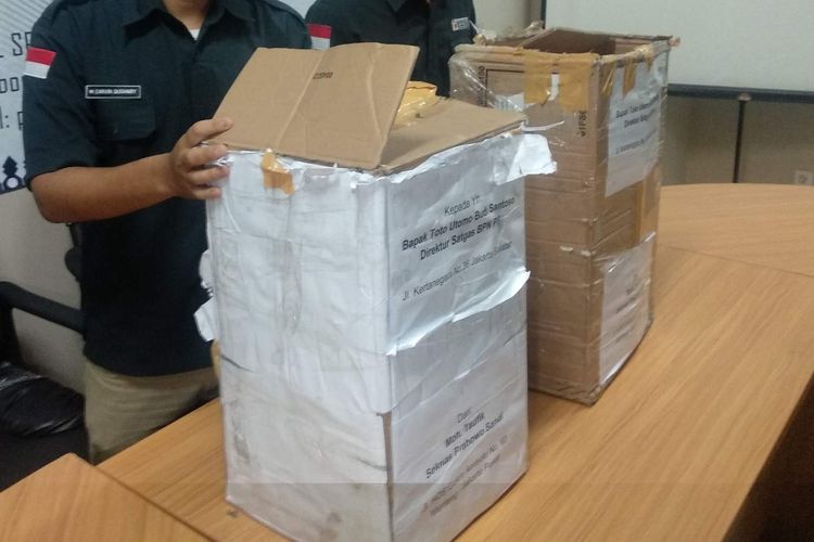 Kardus berisi ribuan formulit C1 asal Boyolali, Jawa Tengah yang ditemukan polisi di Jakarta Pusat, Senin (6/5/2019).