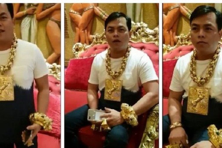 Tran Ngoc Phuc. Pengusaha asal Vietnam yang menjadi viral karena perhiasan berukuran jumbo dari emas yang selalu dikenakannya.
