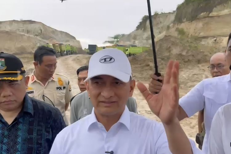 Wakil Gubernur Banten Achmad Dimyati usai menutup tambang ilegal di Rangkasbitung, Kabupaten Lebak, Banten, Jumat (24/10/2025).