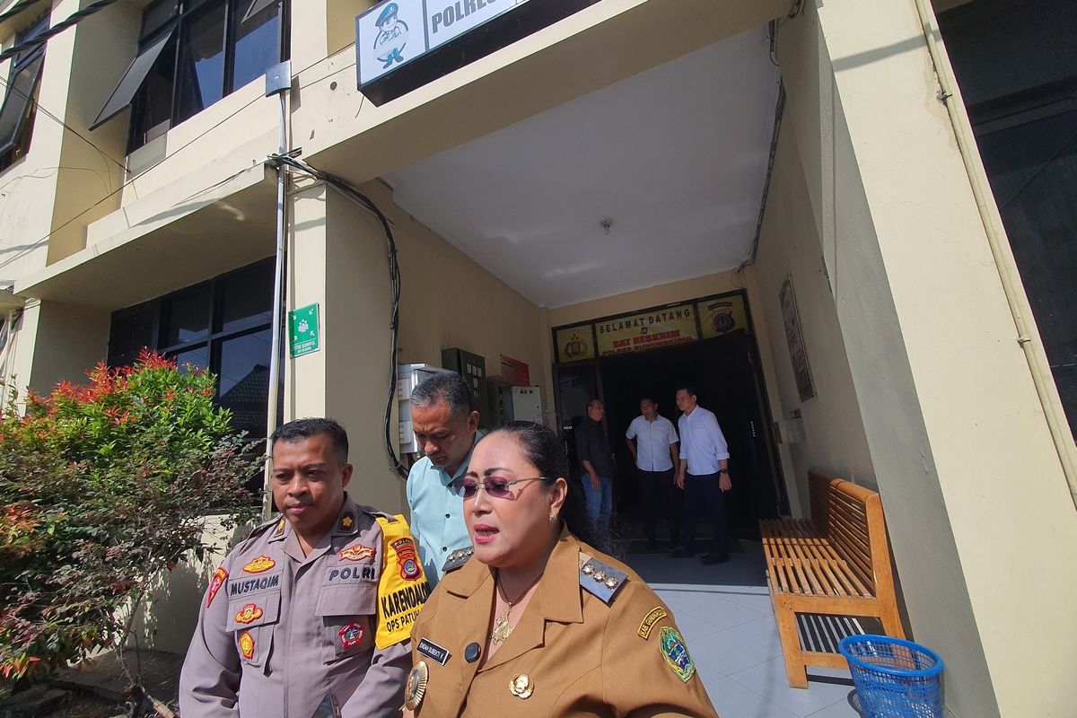 Bupati Gunungkidul Endah Subekti Kuntariningsih saat di Mapolres Gunungkidul, Senin (14/7/2025)
