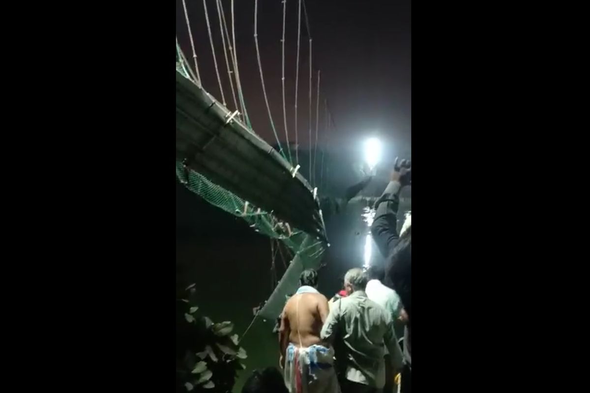 Screen grab from Twitter when a suspension bridge over the Machchhu river around 200 kilometers (120 miles) west of Gujarat's main city, Ahmedabad, collapsed on Sunday, October 30, 2022.   