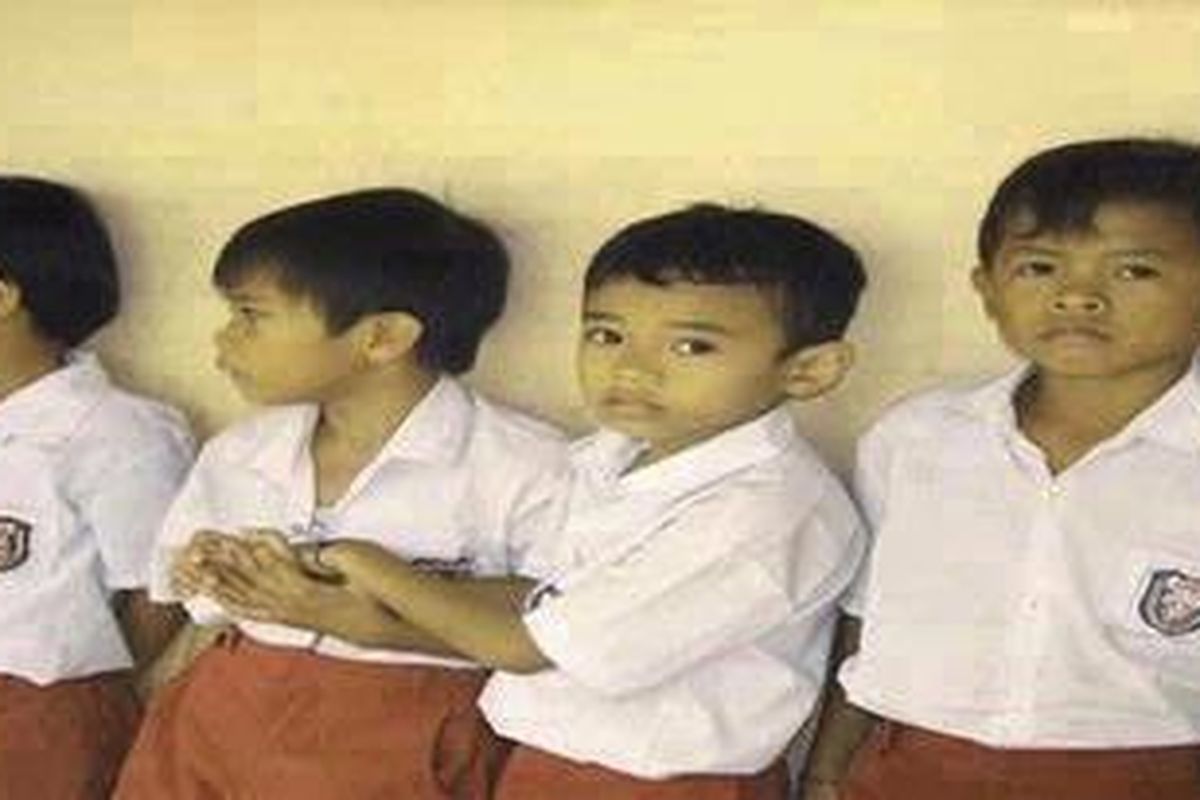 Ilustrasi: Sejak Gunung Merapi meletus pada Oktober hingga November 2010, proses belajar mengajar tidak bisa berjalan normal sehingga guru dan siswa tidak bisa menjalankan kewajibannya secara maksimal.