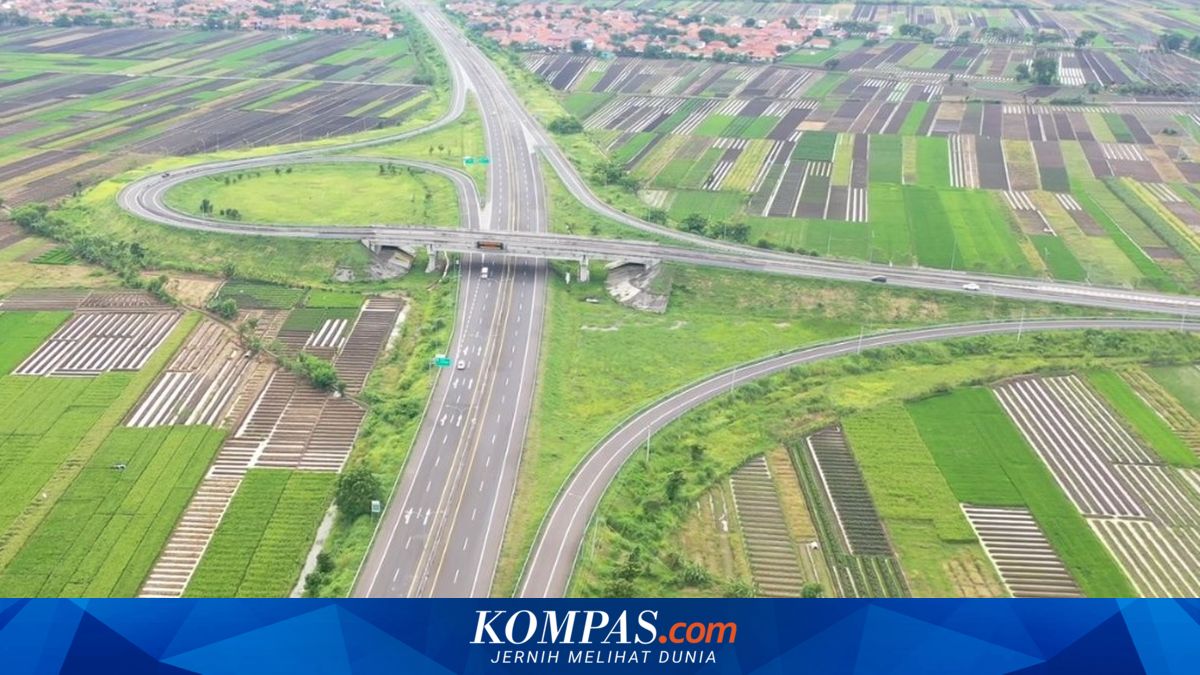 Kebablasan Exit Tol, Truk Nekat Putar Balik di Tol Pejagan-Pemalang