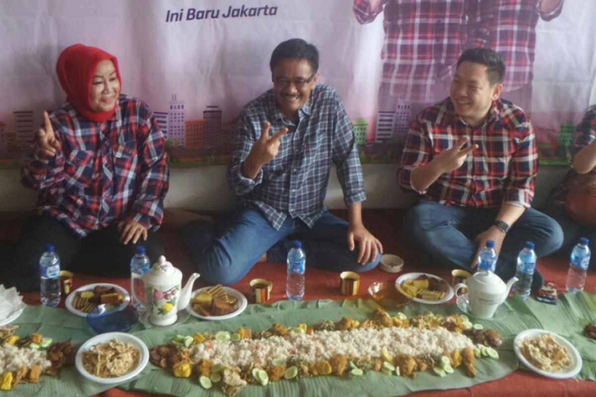 Cawagub DKI Jakarta Djarot Saiful Hidayat ngeliwet di Kebon Jeruk, Selasa (21/3/2017). 