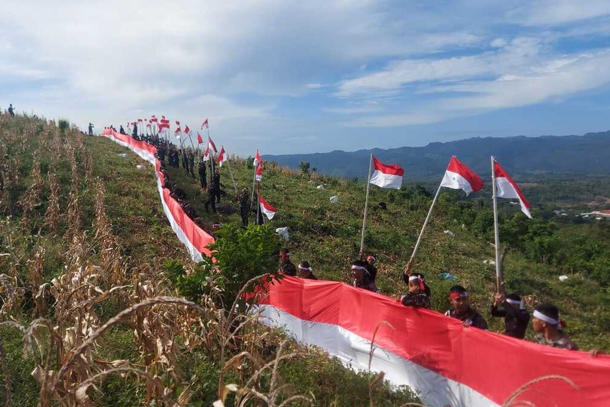 TNI/Polri di Parepare Kobarkan Bendera 77 Meter