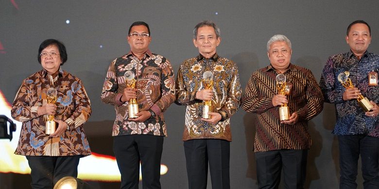 Penyerahan Trophy Emas Penghargaan Bhumandala Kanaka di Hotel Discovery Kartika Plaza Bali, Senin (6/11/2023)
