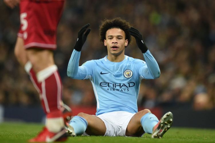 Ekspresi kekecewaan Leroy Sane pada pertandingan semifinal Piala Liga antara Manchester City dan Bristol City di Stadion Etihad, Selasa (9/1/2018).