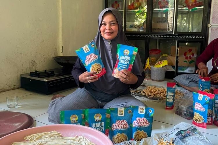 Bangun Usaha dari Sisa Jamur yang Tak Terjual, Ibu Ini Dipercaya Pimpin Bank Sampah
