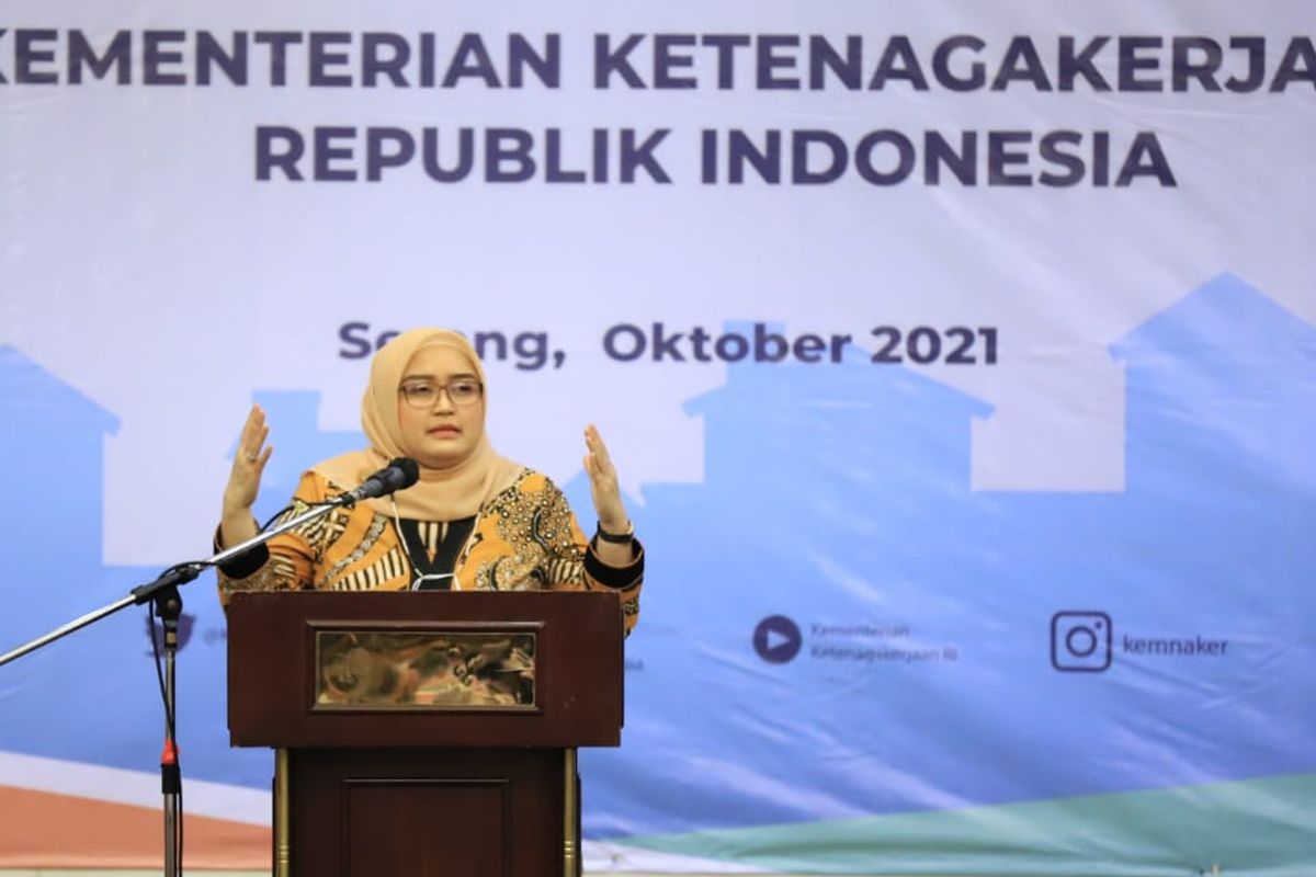 Dirjen PHI dan Jamsos Kementerian Ketenagakerjaan (Kemenaker) Indah Anggoro Putri saat sosialisasi Permenaker No. 17 Tahun 2021