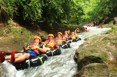 Cerita di Balik Tubing Sungai Pusur...