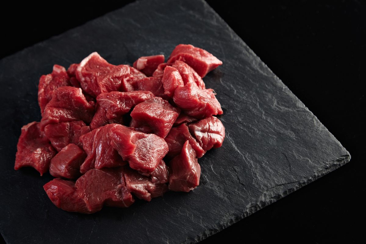 Ilustrasi daging kambing. Memahami dari mana asal bau prengus pada daging kambing dan bagaimana teknik pengolahan yang tepat
