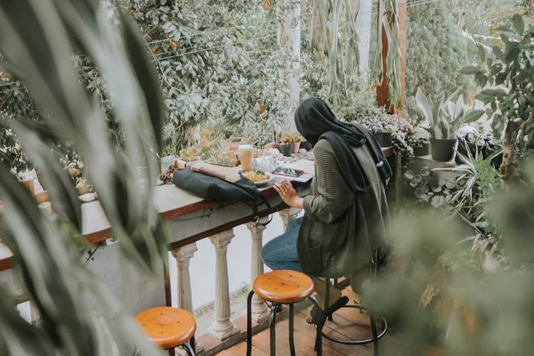 Ilustrasi cafe dekat Taman Rekreasi Sengkaling Malang