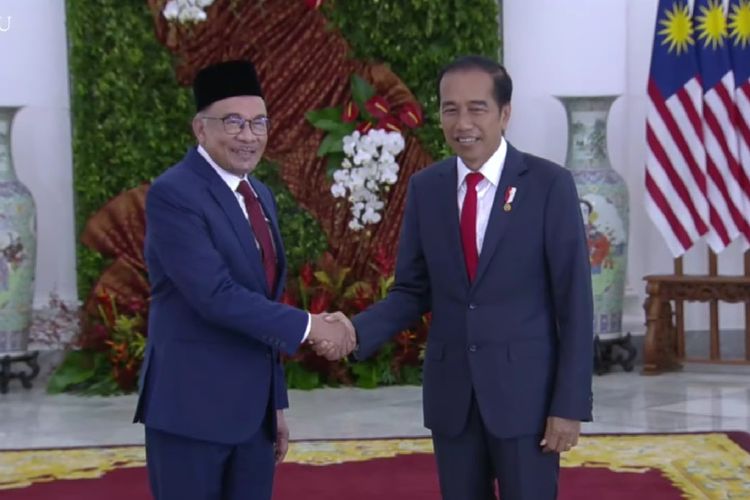 New Malaysia PM Anwar in Indonesia on First Foreign Trip