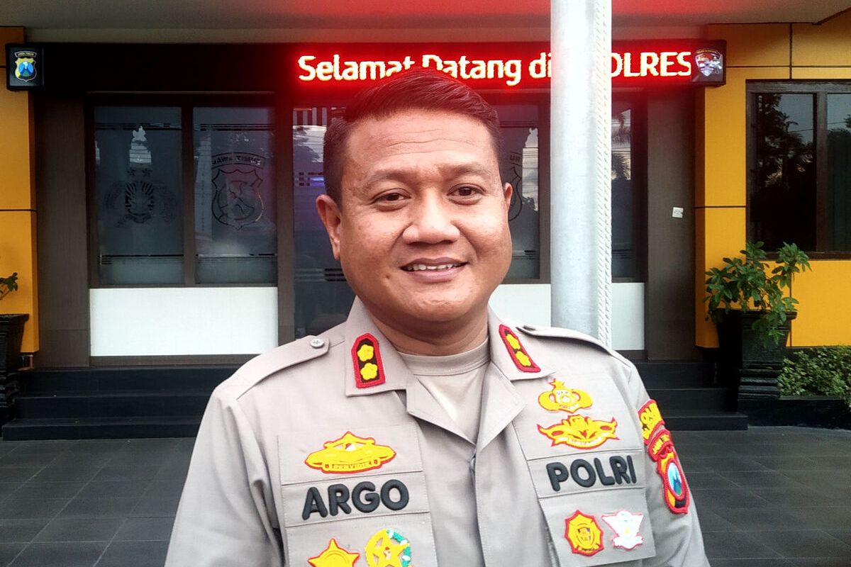 Kapolres Blitar Kota AKBP Argowiyono menemui wartawan di halaman Polres Blitar Kota, Senin (12/12/2022)