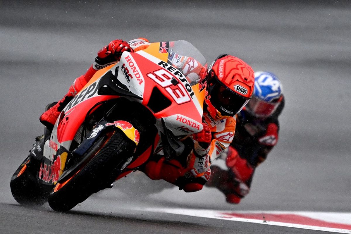 Pebalap Repsol Honda Marc Marqeuz ketika mengikuti sesi latihan bebas kedua (FP2) MotoGP Portugal 2022 di Sirkuit Internasional Algarve, Portimao, Portugal, Jumat (22/4/2022). 