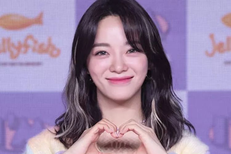 Idol dan aktris Korea Selatan, Kim Sejeong.