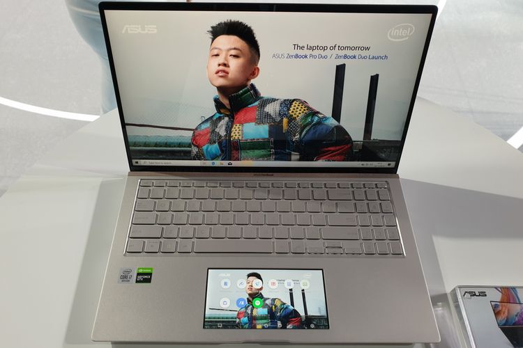 Asus meluncurkan tiga laptop anyar mereka, Zenbook 13 (UX334), 14 (UX434), dan 15 (UX534) dengan fitur unggulan touchpad yang bisa diubah menjadi layar yang menyerupai smartphone dalam sebuah acara peluncuran di Jakarta, Rabu (11/12/2019).