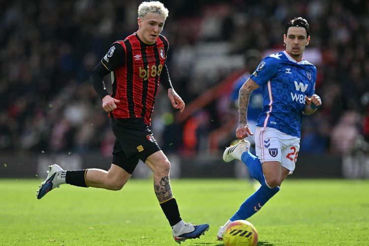 Skandal di Bawah Umur, Alex Jimenez Dibekukan Bournemouth