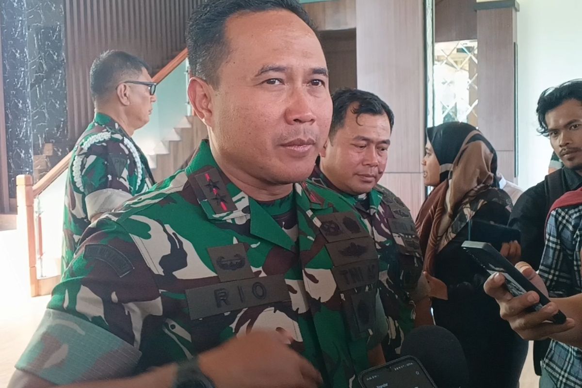 Pangdam 1/Bukit Barisan, Mayjen TNI Rio Firdianto saat menjawab pertanyaan wartawan di Kodam 1 Bukit Barisan, Jumat (27/12/2024)