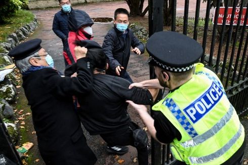 Demonstran Dianiaya hingga Dijambak di Konsulat China- Manchester, Diplomat Senior Beri Pembelaan