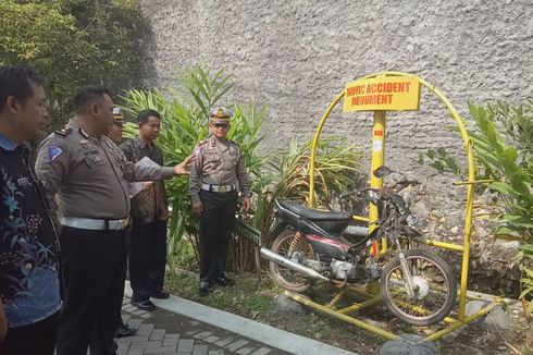 Ajak Sadar Berkendara, Polisi Sengaja Pajang Motor Bekas Kecelakaan