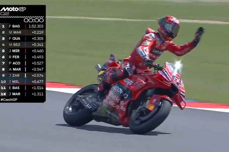 Francesco Bagnaia berhasil mematahkan dominasi Marc Marquez dan Fabio Quartararo di sesi kualifikasi MotoGP 2025 dengan merebut pole position di Sirkuit Brno, Republik Ceko, Sabtu (19/7). Ini menjadi pole position pertama bagi Bagnaia musim ini.