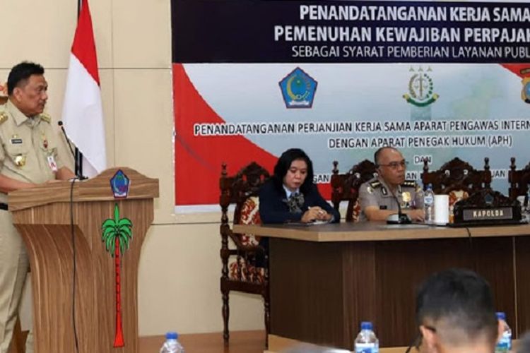 Gubernur Sulawesi Utara Olly Dondokambey pada acara penandatanganan perjanjian kerja sama pemenuhan kewajiban perpajakan sebagai syarat pemberian layanan publik antara Kanwil DJP Suluttenggo dan Malut dengan pimpinan daerah di Sulut di Kantor Gubernur, Selasa (4/9/2018) pagi.