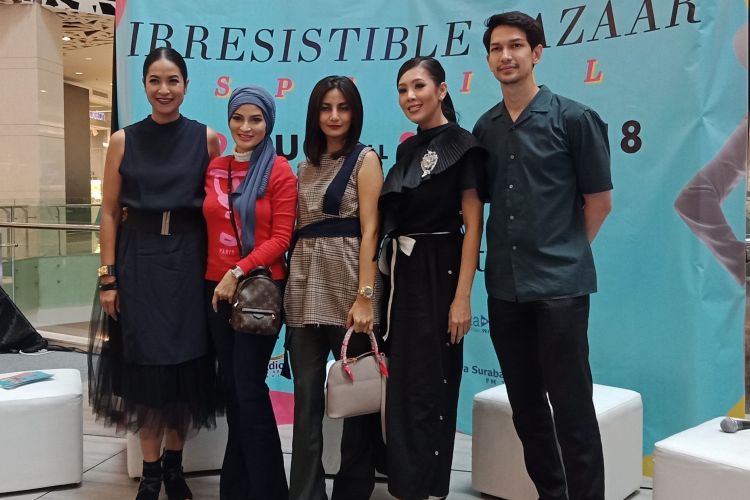 Founder Irresistible Bazaar Marisa Tumbuan, Artis Natasha Dewanti, Artis Dimas Back, serta Promotor budaya Renitasari Adrian pada konferensi pers Irresistible Bazaar di Gandaria City, Jakarta, Rabu (29/8/2018).