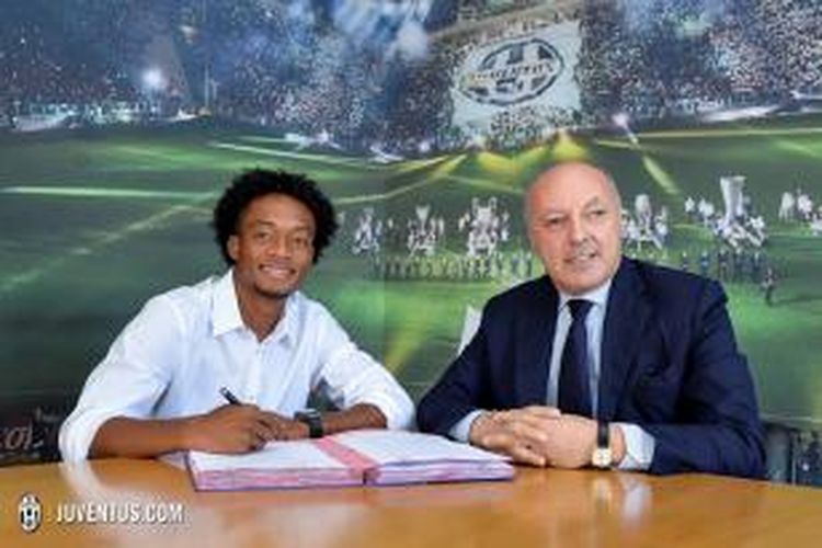 Juan Cuadrado (kiri) diumumkan sebagai pemain baru Juventus.