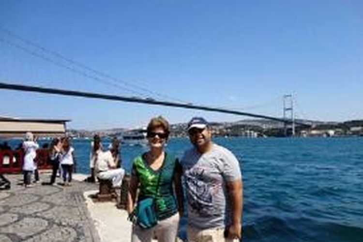 Jacky Sutton bersama Mazin Elias di Istanbul, Turki pada musim panas tahun 2013.
