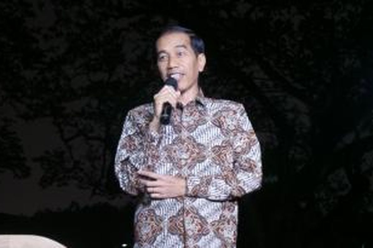 Presiden Joko Widodo menyampaikan pernyataan pers kepada wartawan di istana kepresidenan, Rabu (14/1/2015) malam terkait polemik pencalonan Komjen Budi Gunawan sebagai Kapolri.