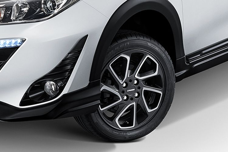 Toyota Yaris Cross mendapat ubahan pada ground clearance yang meningkat 30 mm