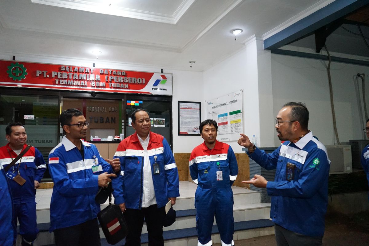 Dirut Pertamina Riva Siahaan mengecek langsung kondisi Terminal BBM Tuban, Senin (10/6/2024).