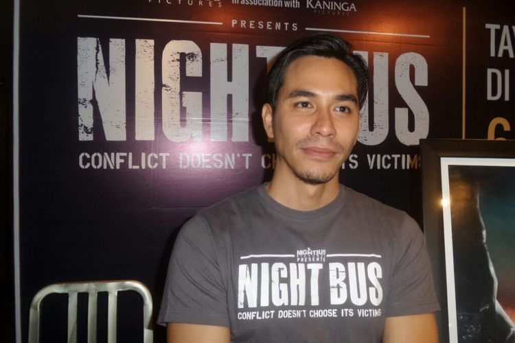 Darius Sinathrya saat menghadiri jumpa pers film Night Bus di Brewerkz Resto & Bar, Senayan City, Jakarta Selatan, Kamis (23/2/2017).