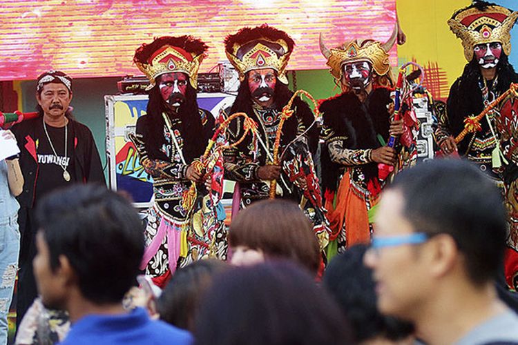 Kesenian jaranan buto khas Banyuwangi tampil juga pada hari Jumat (10/3/2017) dalam My Balloon Fiesta di Desa Park City, Kuala Lumpur, Malaysia. 