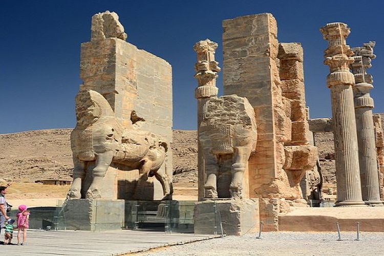 Reruntuhan kota tua pada masa kekaisaran Achaemenid dengan berbagai ukiran yang indah. (Shutterstock)