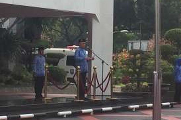 Menteri Dalam Negeri, Tjahjo Kumolo saat memberikan amanat dalam upacara peringatan Hari Pahlawan di Kemendagri, Jakarta, Kamis (10/11/2016).