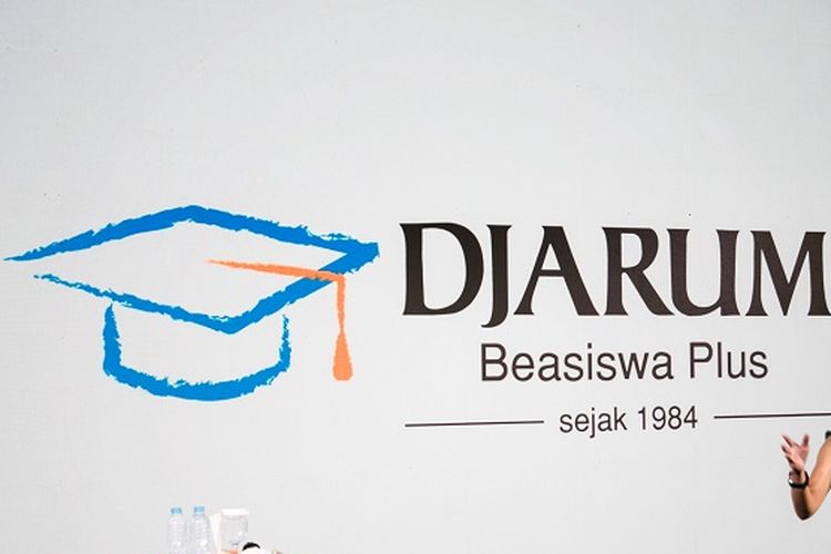 Rosianna Silalahi saat memberikan pelatihan soft skills secara online, Leadership Development Series untuk Beswan Djarum 2019/2020. Dalam kelas ini, Rosi membawakan tema ?Berkomunikasi di New Normal:  Building Trust in Virtual Communication? di hadapan ratusan penerima Djarum Beasiswa Plus.