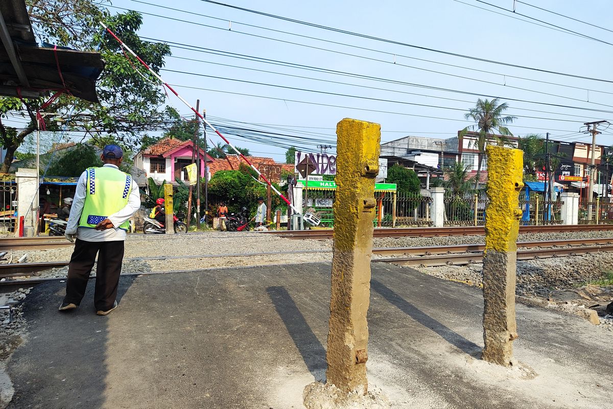 Kondisi terkini perlintasan Jalan Raya Rawa Indah, Citayam, Kamis (20/7/2023). 