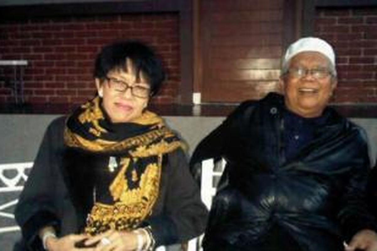 Foto Hilmi Aminuddin dan Bunda Putri.